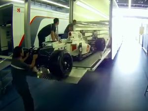 Mengintip Proses Pengangkutan Mobil F1 di Setiap Balapan