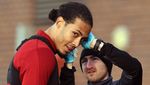 Foto: Van Dijk Kini Merah