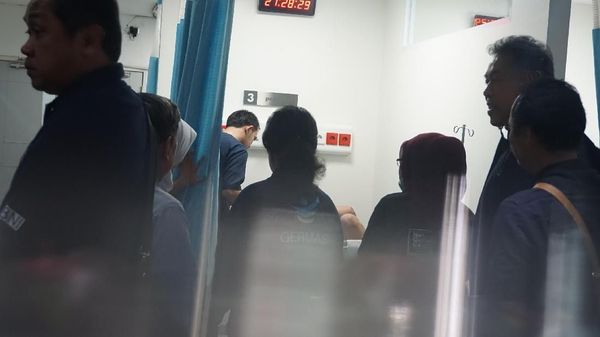 Foto: Tak Kenal Libur, Tahun Baru Mereka Tetap Jaga (2)