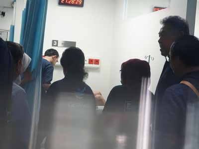 Foto: Tak Kenal Libur, Tahun Baru Mereka Tetap Jaga (2)