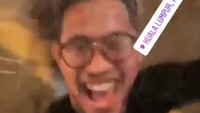Andik Vermansah merayakan pesta pergantian tahun baru di Kuala Lumpur, Malaysia. Ia mengunggah video keseruannya itu di Instagram. (Foto: Instagram @andikvermansah)