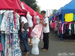 Libur Tahun Baru, PKL Depan Stasiun Tanah Abang Tetap Buka Lapak