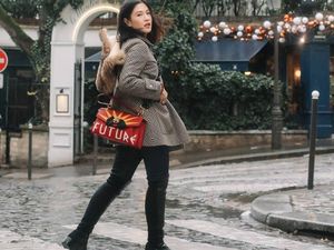 Foto: Kece Banget, Saat Dian Sastro Bergaya ala Fashion Blogger di Paris