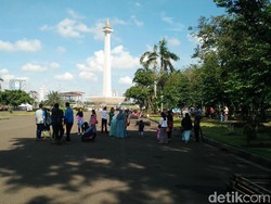 Kembali Dibuka, Monas Mulai Dipadati Pengunjung
