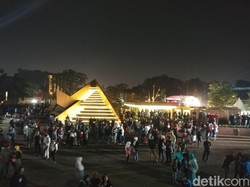 Sambut Tahun Baru, Ridwan Kamil Resmikan Alun-alun Cicendo