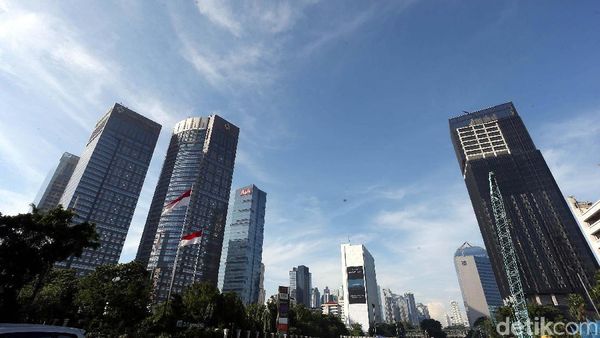 Langit Biru Hiasi Kota Jakarta di Awal Tahun 2018