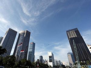 Langit Biru Hiasi Kota Jakarta di Awal Tahun 2018