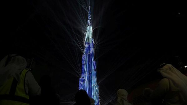 Gemerlap Cahaya di Gedung Tertinggi Dunia Sambut 2018