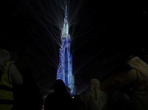 Gemerlap Cahaya di Gedung Tertinggi Dunia Sambut 2018