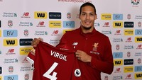 2. Virgil van Dijk (Southampton ke Liverpool – 75 juta paun). Pada 27 Desember 2017, Van Dijk resmi diumumkan akan gabung Liverpool saat bursa transfer dibuka pada 1 Januari 2018. Pembelian sukses karena besarnya pengaruh Van Dijk buat Si Merah. (Foto: Twitter @LFC)