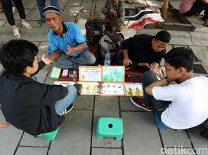 Peramal Garis Tangan Laris Manis di Kota Tua
