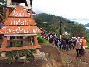 Foto: Tempat Melihat Panorama Danau Toba nan Indah