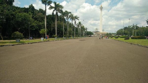 Sampah Ratusan Ton Diangkat, Begini Bersihnya Monas Pasca Tahun Baru