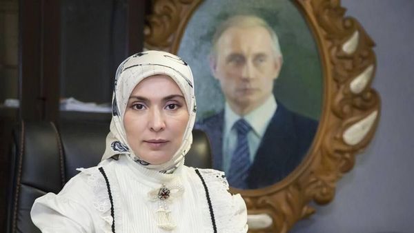 Ini Aina Gamzatova, Muslim Berhijab yang Tantang Putin di Pilpres Rusia
