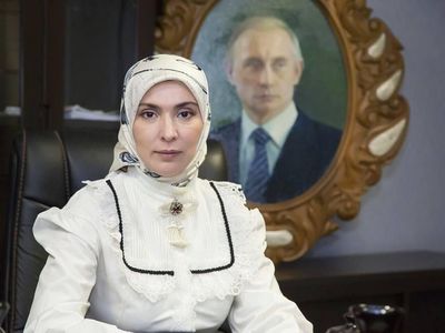 Ini Aina Gamzatova, Muslim Berhijab yang Tantang Putin di Pilpres Rusia