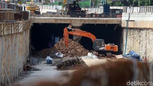 Libur Awal Tahun Proyek Underpass Mampang Terus Dikebut