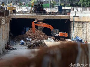 Libur Awal Tahun Proyek Underpass Mampang Terus Dikebut
