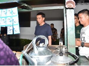Ajak Warga Makan Sate Kambing dan Oseng Mercon, Presiden Jokowi Dibanjiri Pujian Netizen