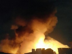 Pabrik Plastik di Kalideres Terbakar, 4 Unit Damkar Dikerahkan