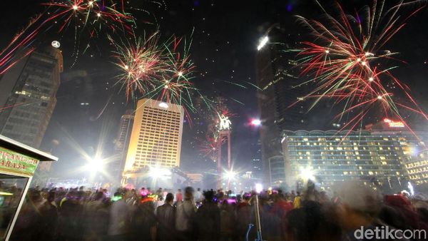 Foto: Pesta Kembang Api di Bundaran HI