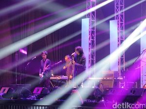 Berganti Tahun Bersama Sheila On 7 dan All 4 ONE Berganti Tahun Bersama Sheila On 7 dan All 4 ONE