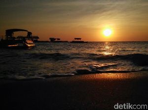 Wisatawan Berburu Sunrise dan Sunset Pertama Tahun 2018 di Banyuwangi