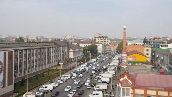 Melihat Makhachkala, Kota Asal Perempuan Berhijab Penantang Putin