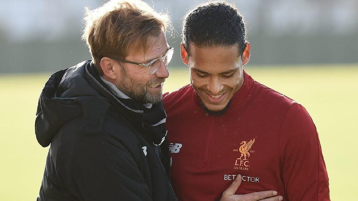 Juergen Klopp dan Virgil van Dijk (Twitter @LFC)