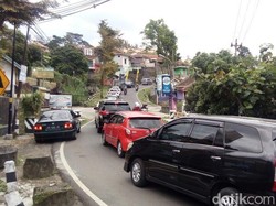 Arus Lalin Menuju Kawasan Wisata Bandungan Semarang Padat Merayap