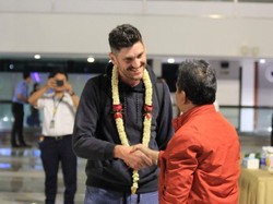 Suasana Tahun Baru di Bandara Soetta, Wisatawan Disambut Meriah