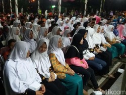 Tahun Baru di Banjarnegara, Bupati Wing Chien Santuni Anak Yatim