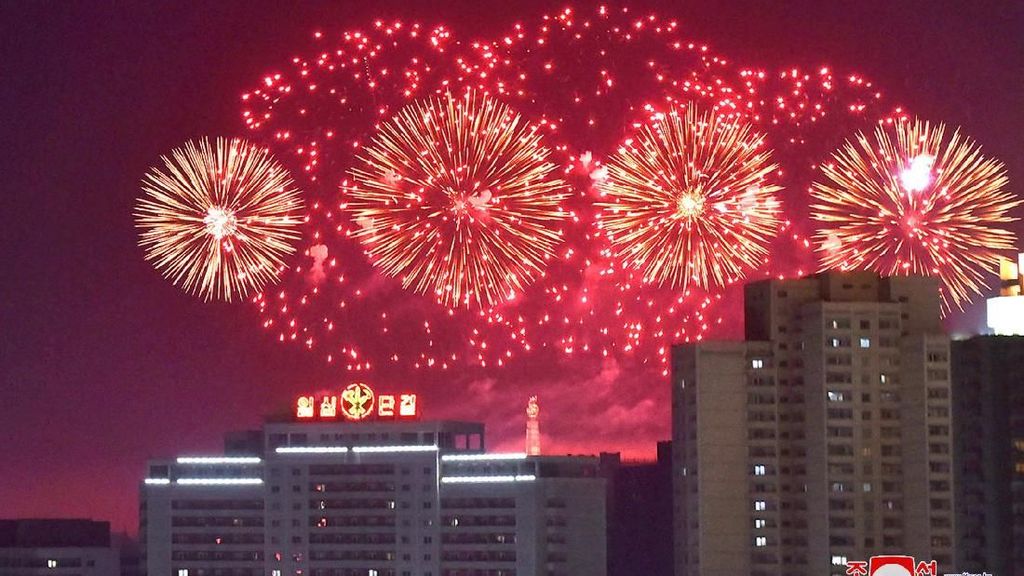 Ternyata Korut Ikut Rayakan Tahun Baru 2018, Ini Penampakannya Ternyata Korut Ikut Rayakan Tahun Baru 2018, Ini Penampakannya