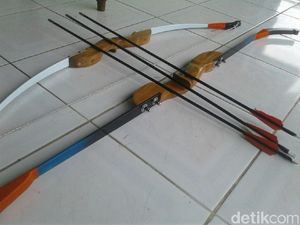 Pria Sikka Dibusur Saat Berpapasan, Anak Panah Tertancap di Perut