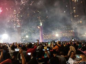 Perayaan Tahun Baru Usai, Warga di Bundaran HI Diimbau Segera Pulang