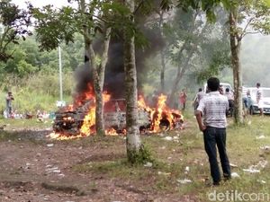 Penampakan Mobil yang Mendadak Terbakar di Parkiran Merapi Park