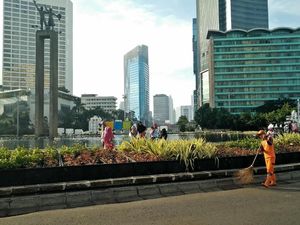 Awal Pagi 2018, Warga Berselfie di Bundaran HI yang Kinclong
