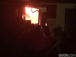 Api Padam, Kebakaran di Mampang Hanguskan Kontrakan 17 Pintu