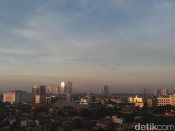 Pagi yang Cerah di Langit Jakarta pada Hari Pertama Tahun 2018