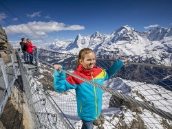 Keren Tapi Ngeri, Jembatan dari Kawat di Atas Gunung Es