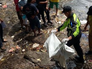 Jasad Bayi Ditemukan Mengapung Bercampur Sampah Sungai di Malang