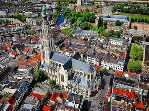 Tanah Kelahiran Bek Termahal Sedunia yang Damai