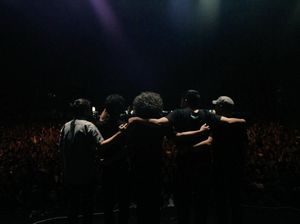 Saling Rangkul, Payung Teduh Sebut 2017 Tahun yang Baik