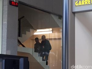 Eks Menko Dorodjatun Penuhi Panggilan KPK Terkait Kasus BLBI Eks Menko Dorodjatun Penuhi Panggilan KPK Terkait Kasus BLBI
