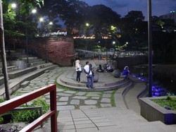 Teras Cikapundung, Tempat Paling Asyik di Bandung