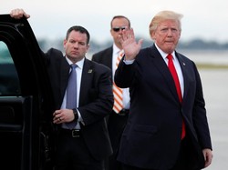 Sstt... Christian Bale Ternyata Tiru Donald Trump saat Jadi Bruce Wayne