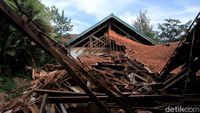 Miris, Gedung Sekolah di Sumedang Roboh