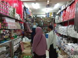 Apa Saja Oleh-oleh Haji Buatan China yang Dijual di Tanah Abang?