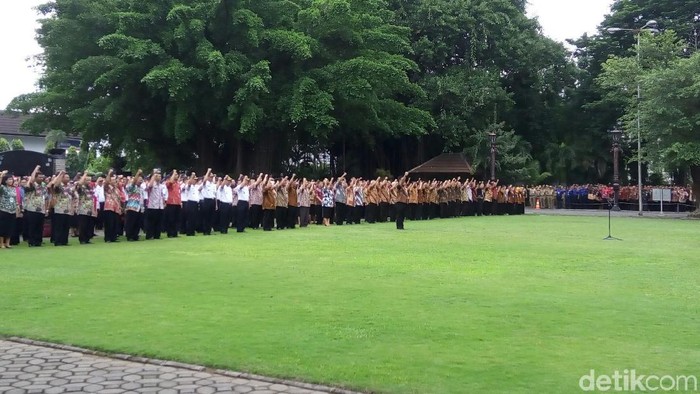 Apel hari pertama kerja di Pemkot Surakarta. Apel hari pertama kerja di Pemkot Surakarta, Selasa (2/1/2018).