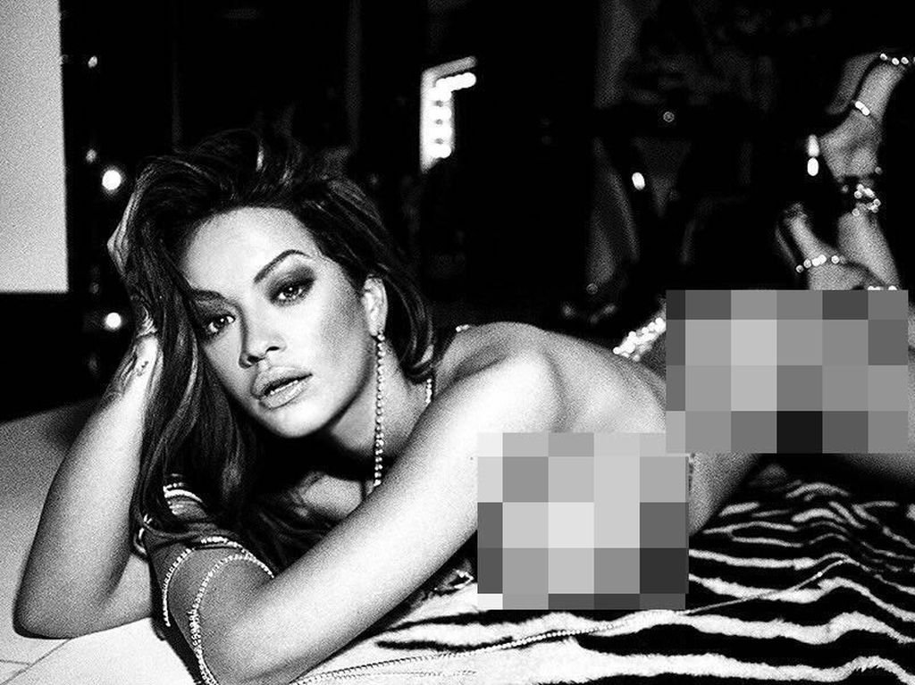 Rita Ora Pamer Foto Seduktif Tanpa Busana untuk Rayakan Tahun 2018 Rita Ora Pamer Foto Seduktif Tanpa Busana untuk Rayakan Tahun 2018