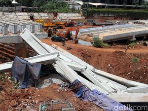 Girder Tol Desari Ambruk, Kontraktor Telan Kerugian Rp 2 M Girder Tol Desari Ambruk, Kontraktor Telan Kerugian Rp 2 M